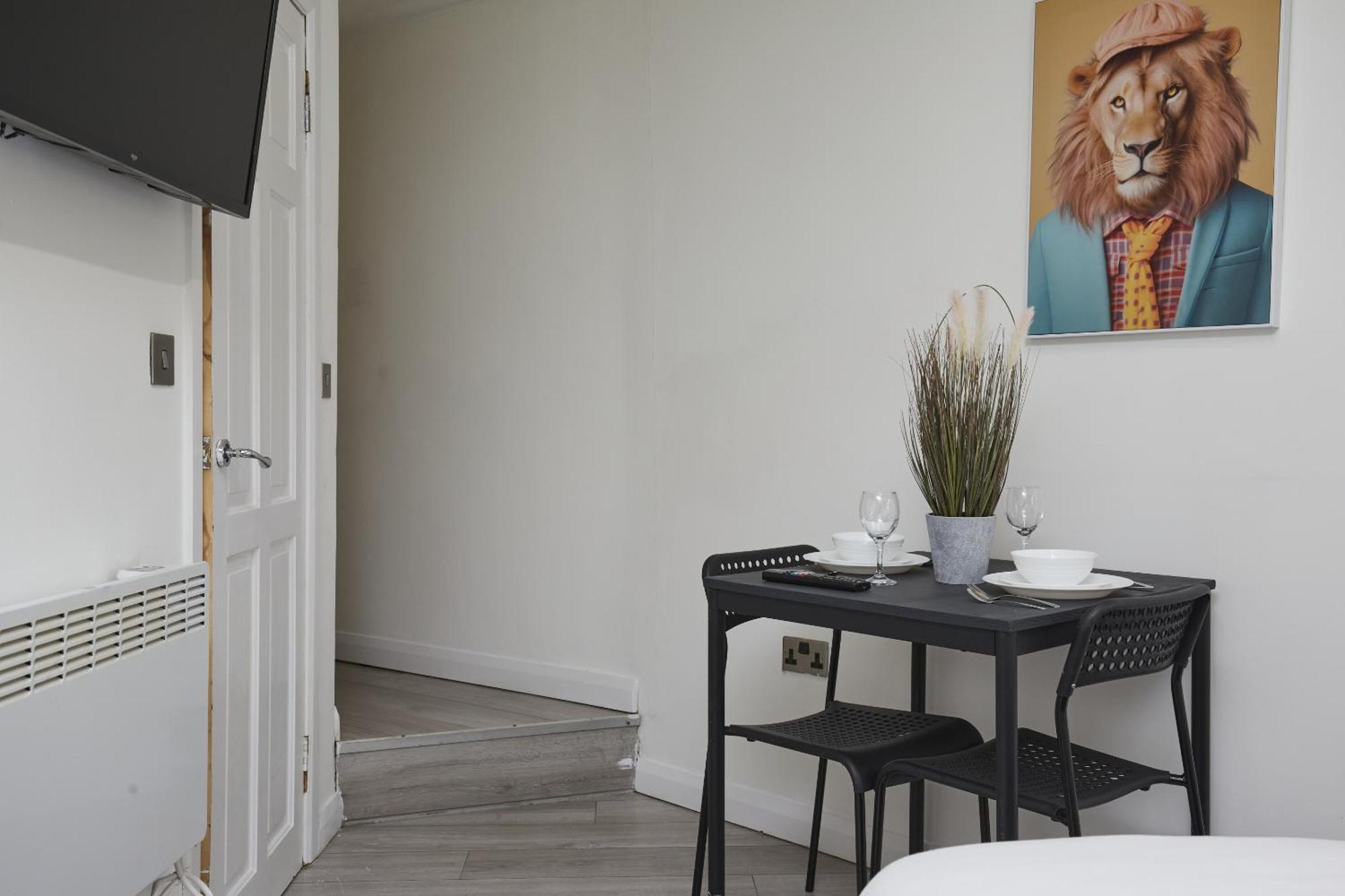 Bv Royal Comfy Seven Queensgate Apartment